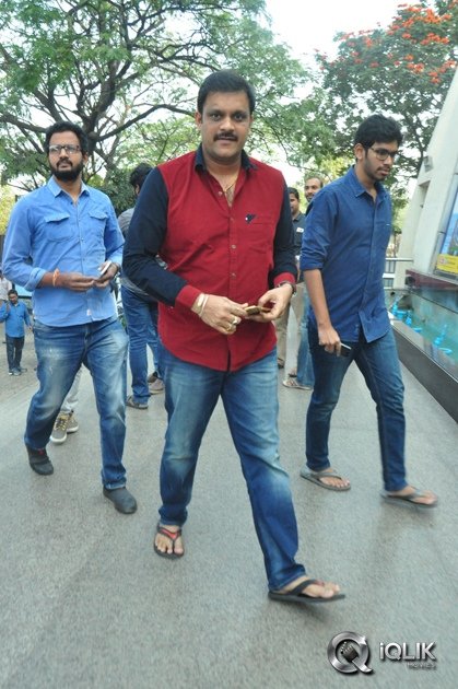 Celebs-at-Khaidi-No-150-Movie-Screening